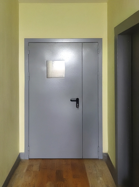 Серая полуторная дверь Серая полуторная дверь